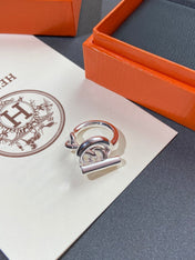 CROISETTE LARGE SILVER RING