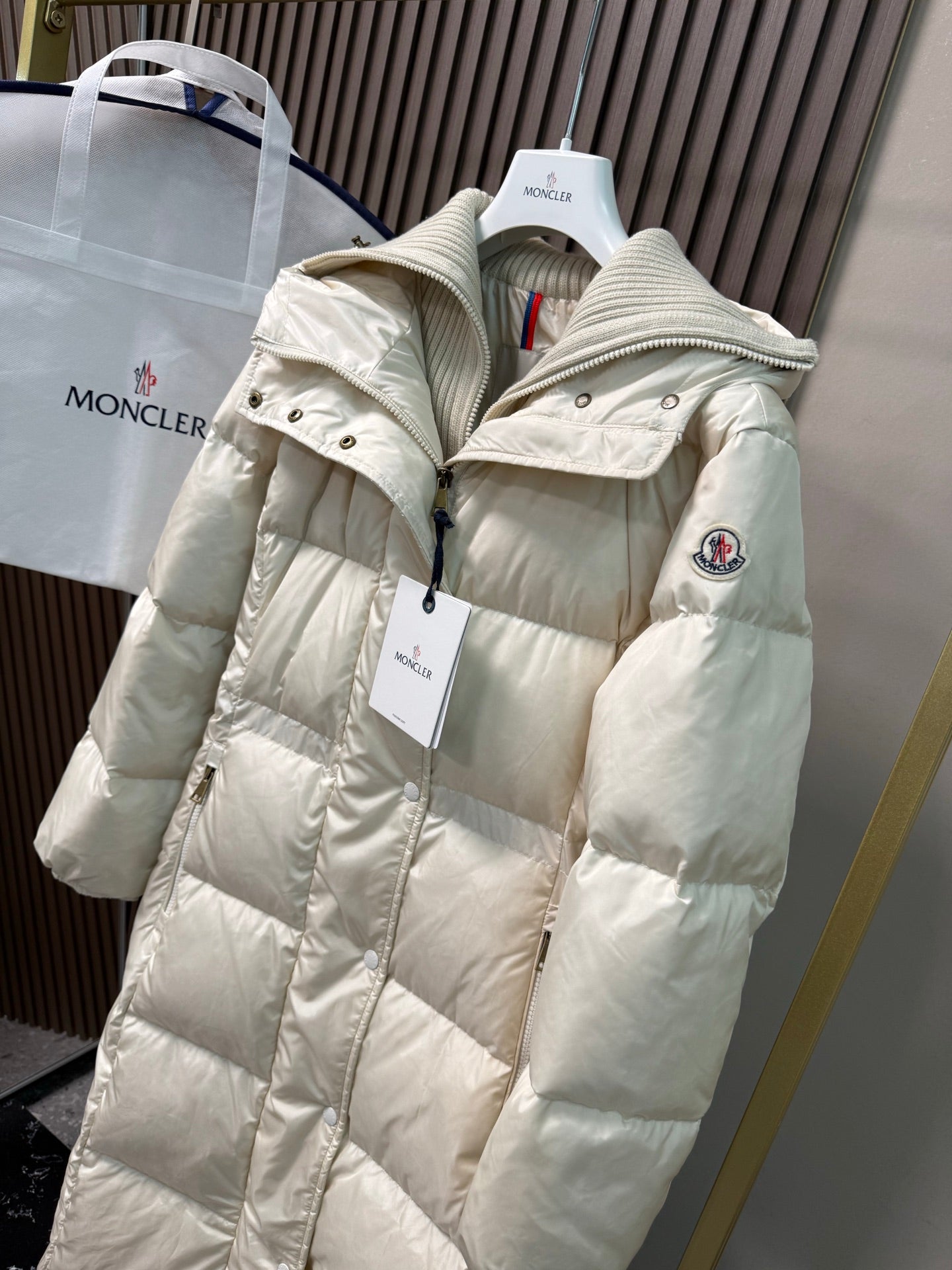 MONCLER COAT STYLE 140