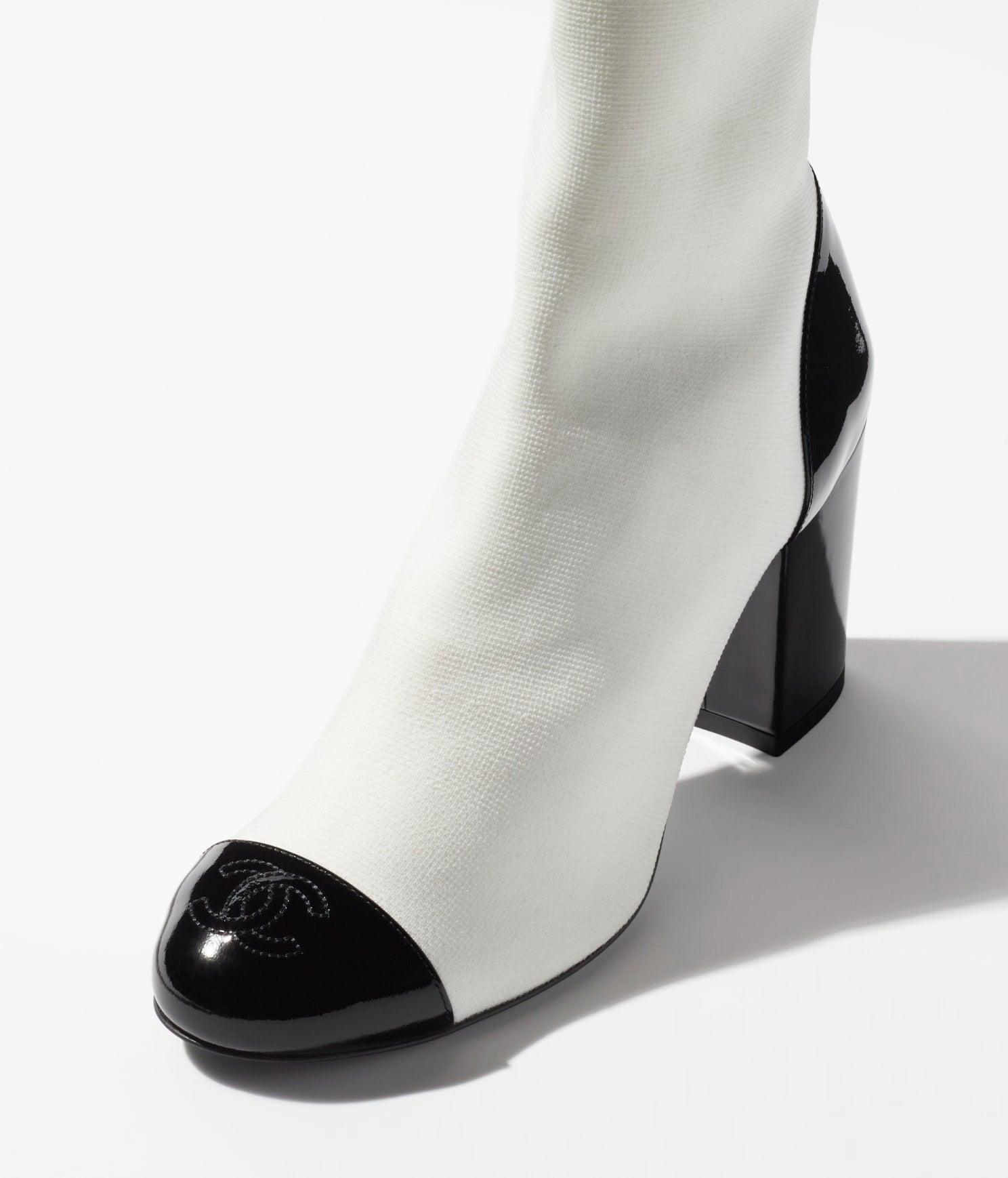 SHORT BOOTS WHITE BLACK KNIT PATENT CALFSKIN