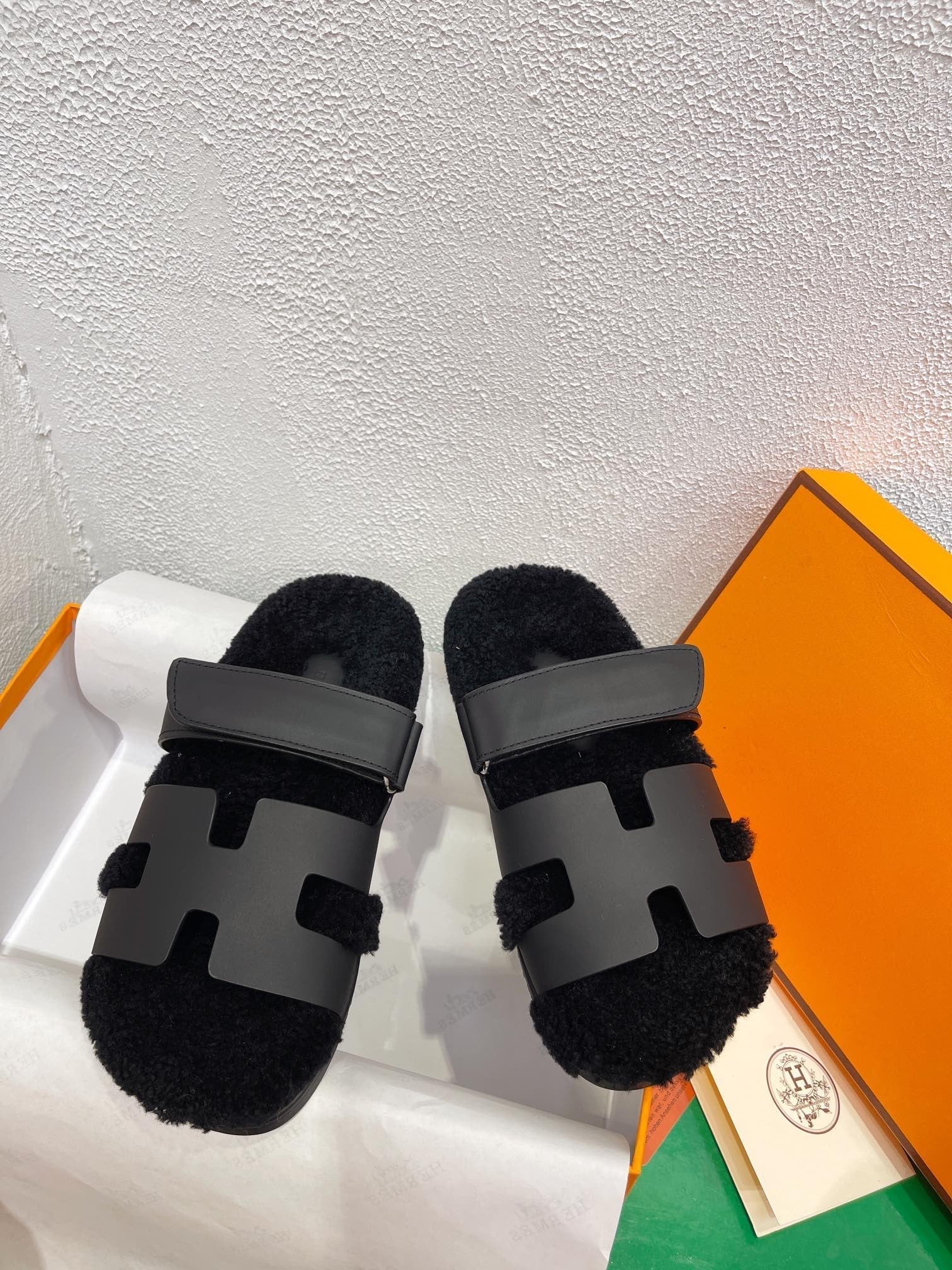 Chypre Sandal Black shearling insole Black goatskin lining